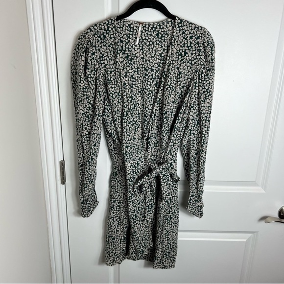 Free people dress π LIKE new!!! ππΌππΌππΌππΌππππ©·π©·π©·π©· - Picture 4 of 9